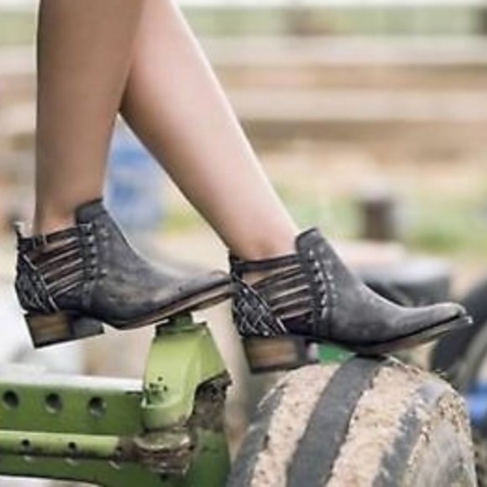 Freebird by Steven slate gray leather cut out bootie